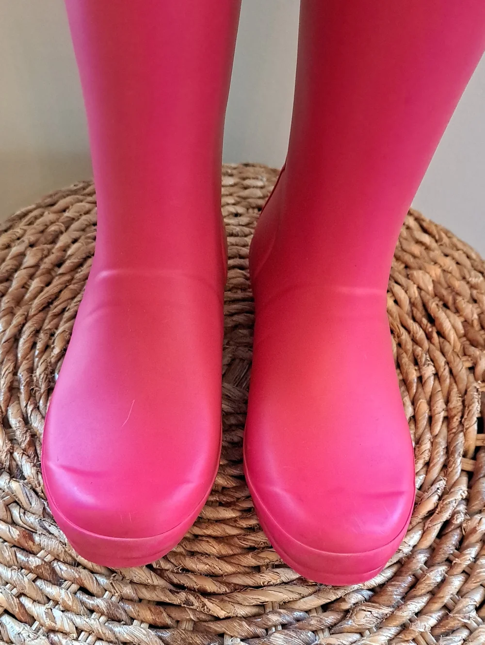 Hunter Girls Youth Classic Wellie Rain/Outdoor/Preppy Tall Pink Rubber Boots 4